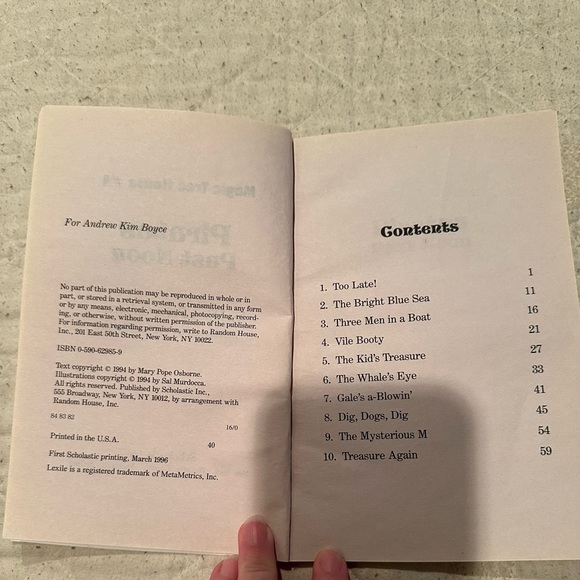 Pirates past noon- Magic treehouse #4! Scholastic! Like new! - Picture 2 of 9